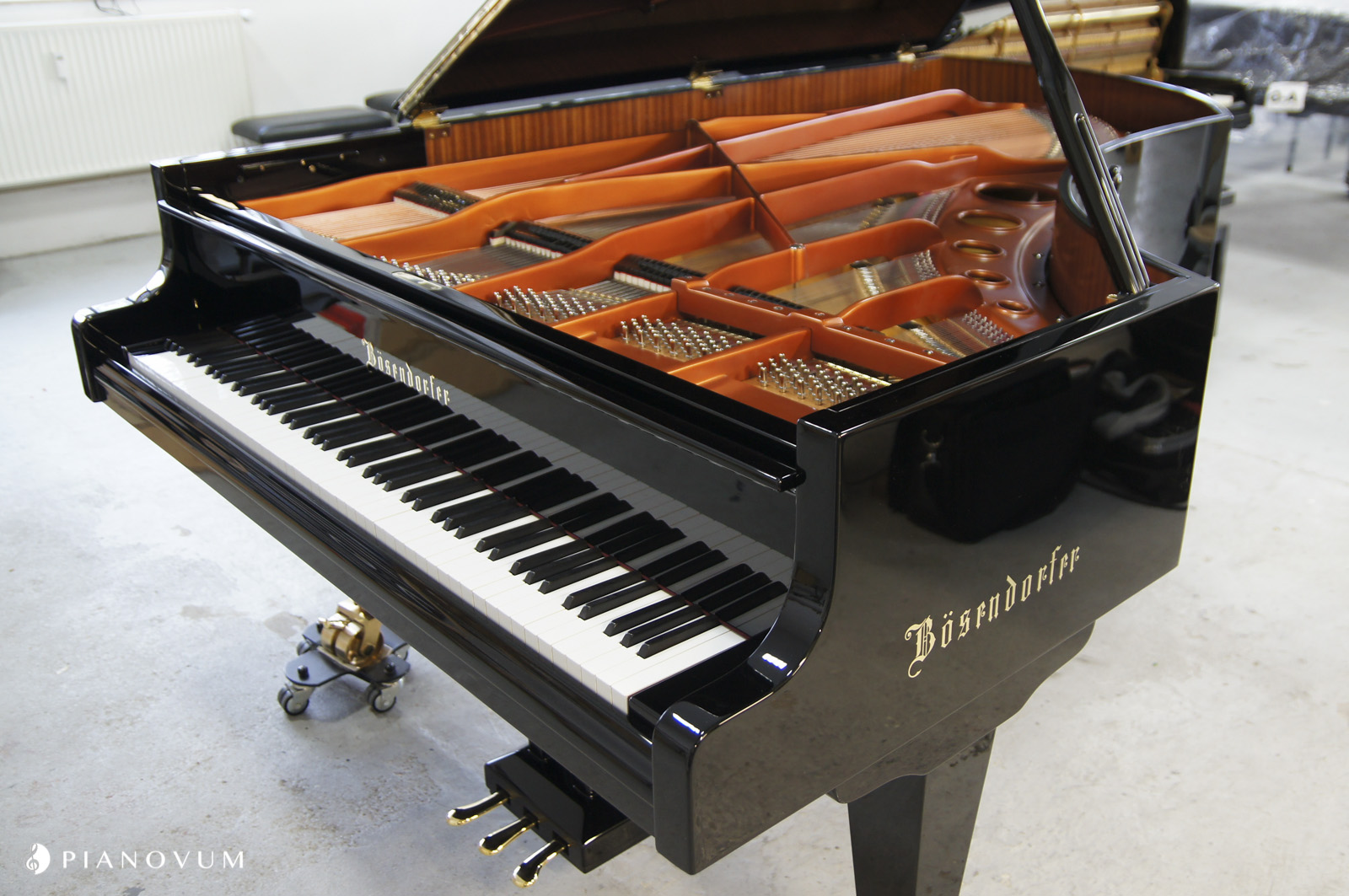 Bösendorfer Modell 225 | PIANOVUM Klaviergalerie Klavierbau